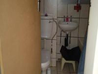 Bathroom 1 - 5 square meters of property in Witpoortjie