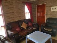 Lounges - 17 square meters of property in The Orchards