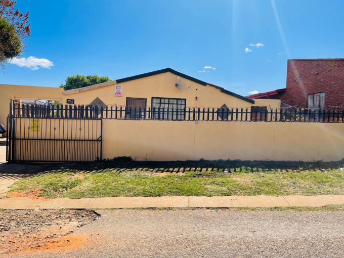 3 Bedroom House for Sale For Sale in Lenasia South - MR572026