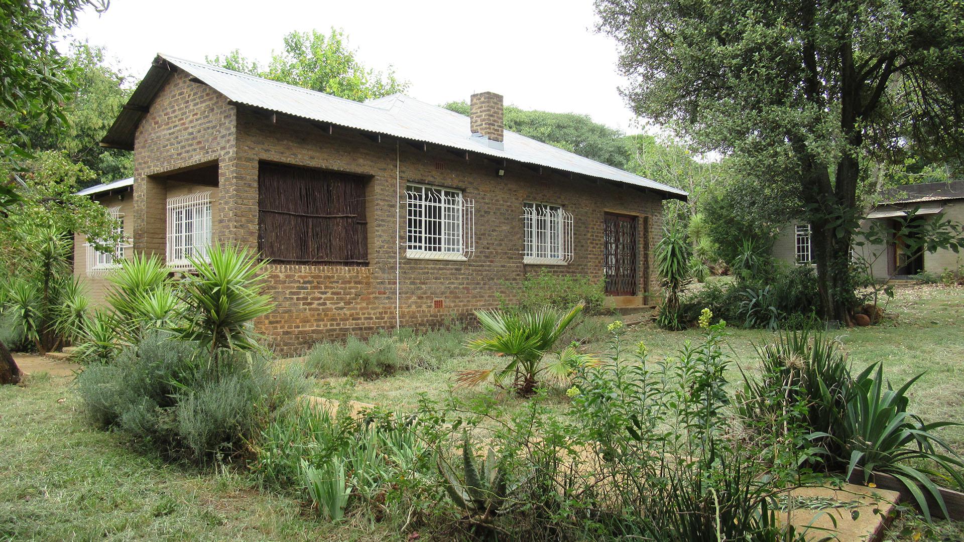 Front View of property in Ruimsig Noord