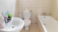 Bathroom 1 - 4 square meters of property in Lovu