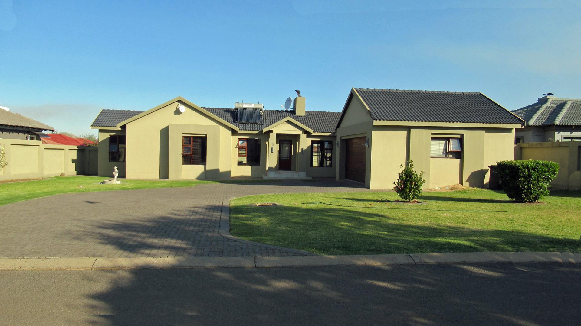 Front View of property in Helderwyk Estate