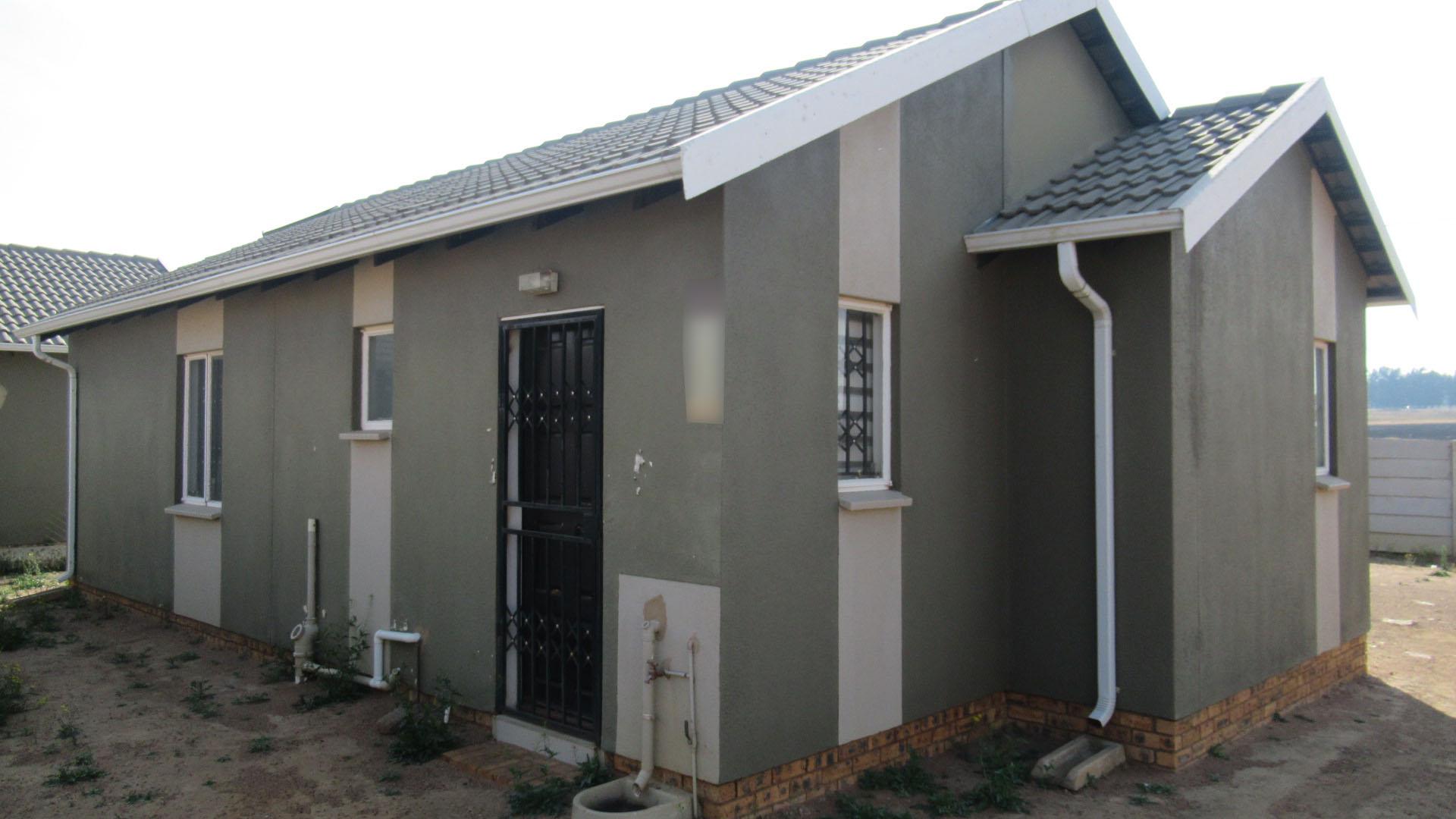 Front View of property in Savanna City