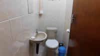 Guest Toilet - 2 square meters of property in The Wolds