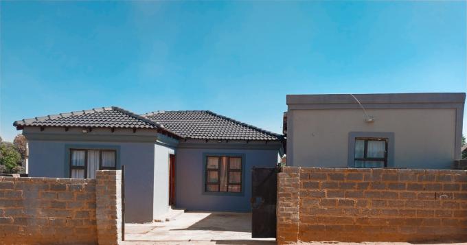 2 Bedroom House for Sale For Sale in Lenasia South - MR576961