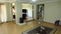 Dining Room - 39 square meters of property in Bloubosrand