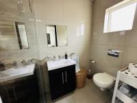 Main Bathroom of property in Cape Town Centre