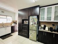 Kitchen of property in Cape Town Centre