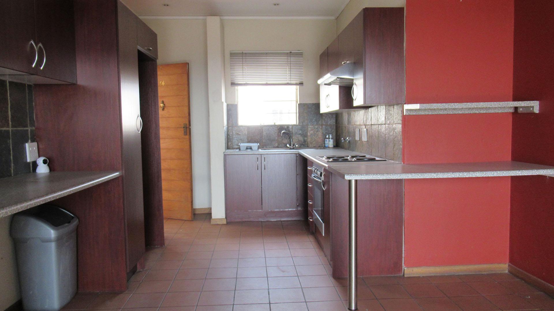 Kitchen - 8 square meters of property in Sundowner