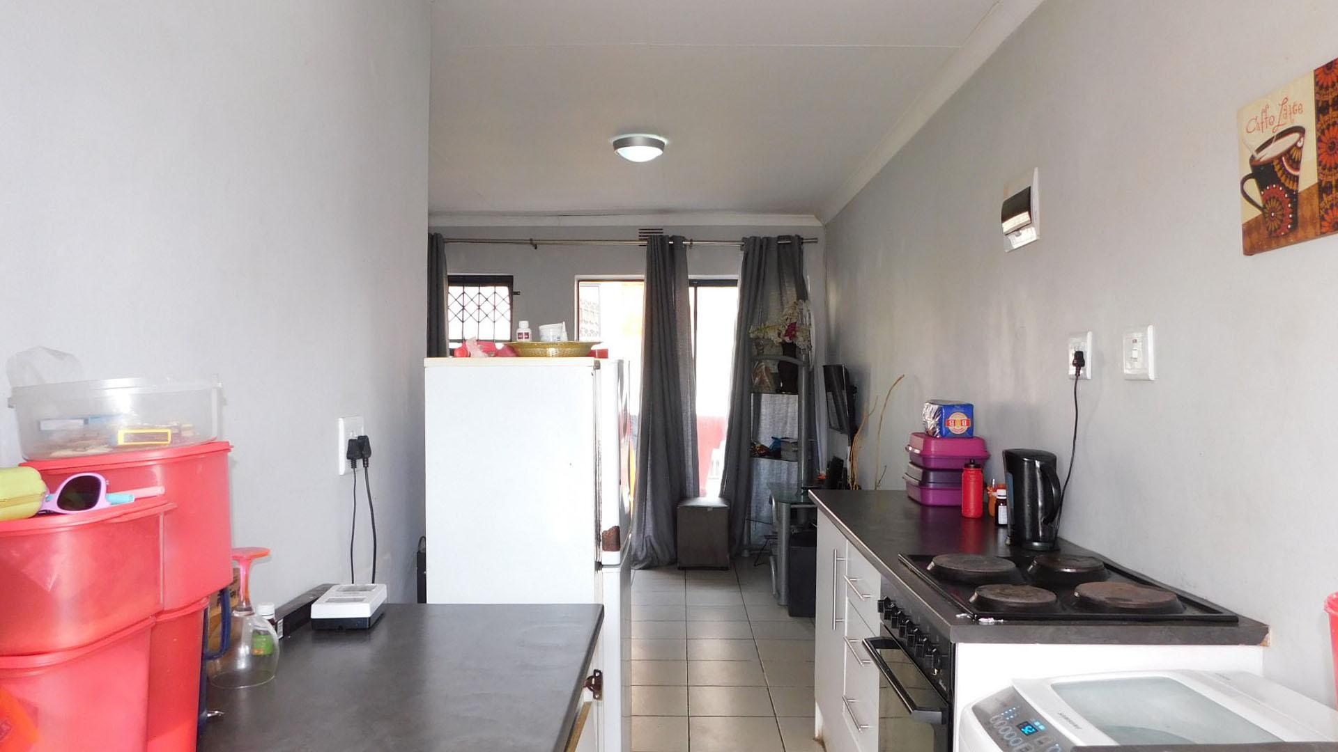 Kitchen - 7 square meters of property in Newlands East