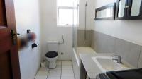 Bathroom 1 - 6 square meters of property in Windermere