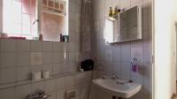Main Bathroom - 5 square meters of property in Eldoraigne