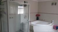 Main Bathroom - 16 square meters of property in Impala Park