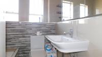 Bathroom 2 - 5 square meters of property in Silverton