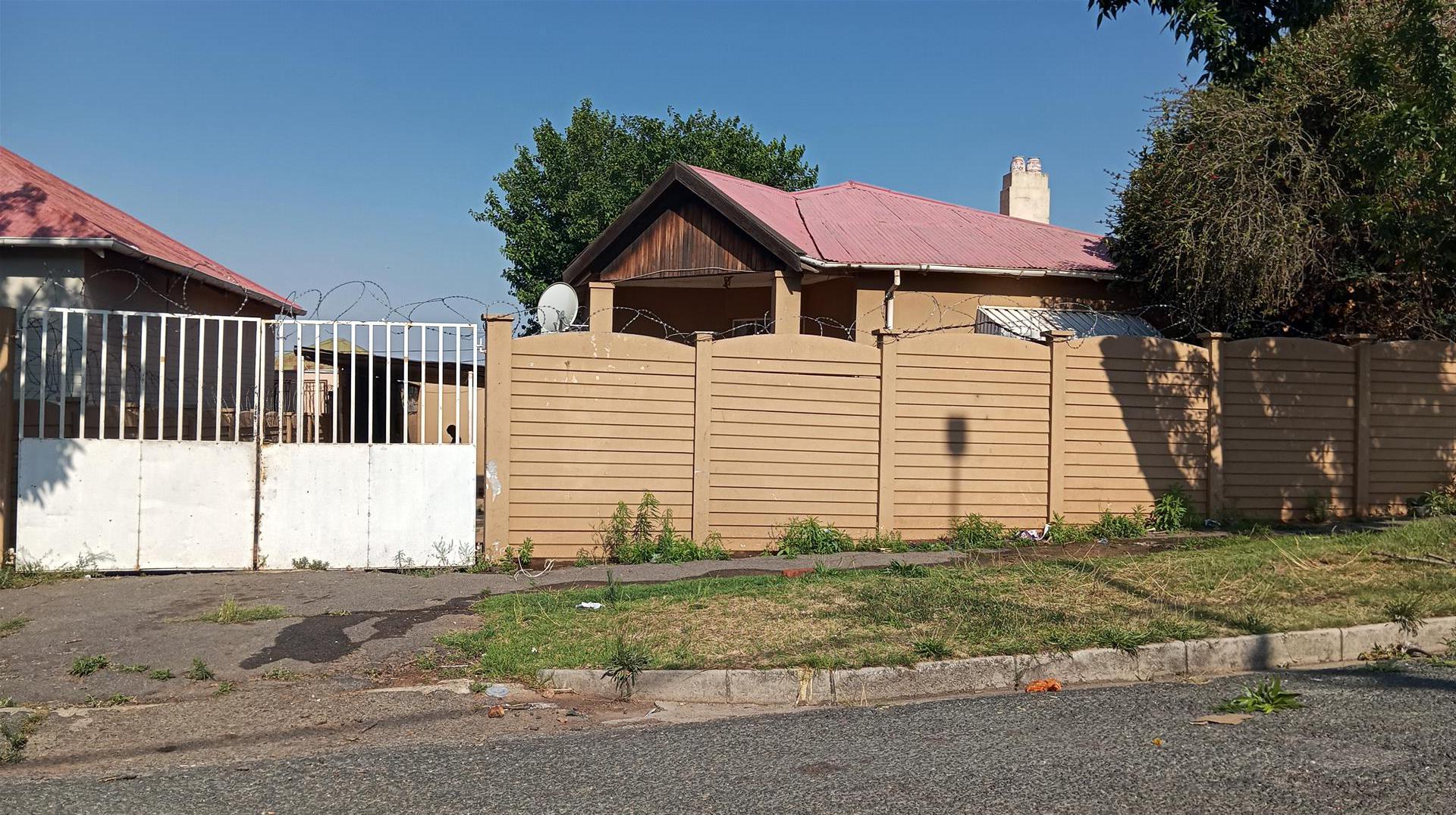 Front View of property in Rosettenville