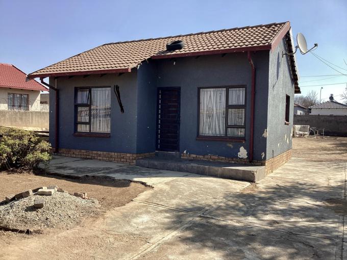 2 Bedroom House for Sale For Sale in Lenasia South - MR584290