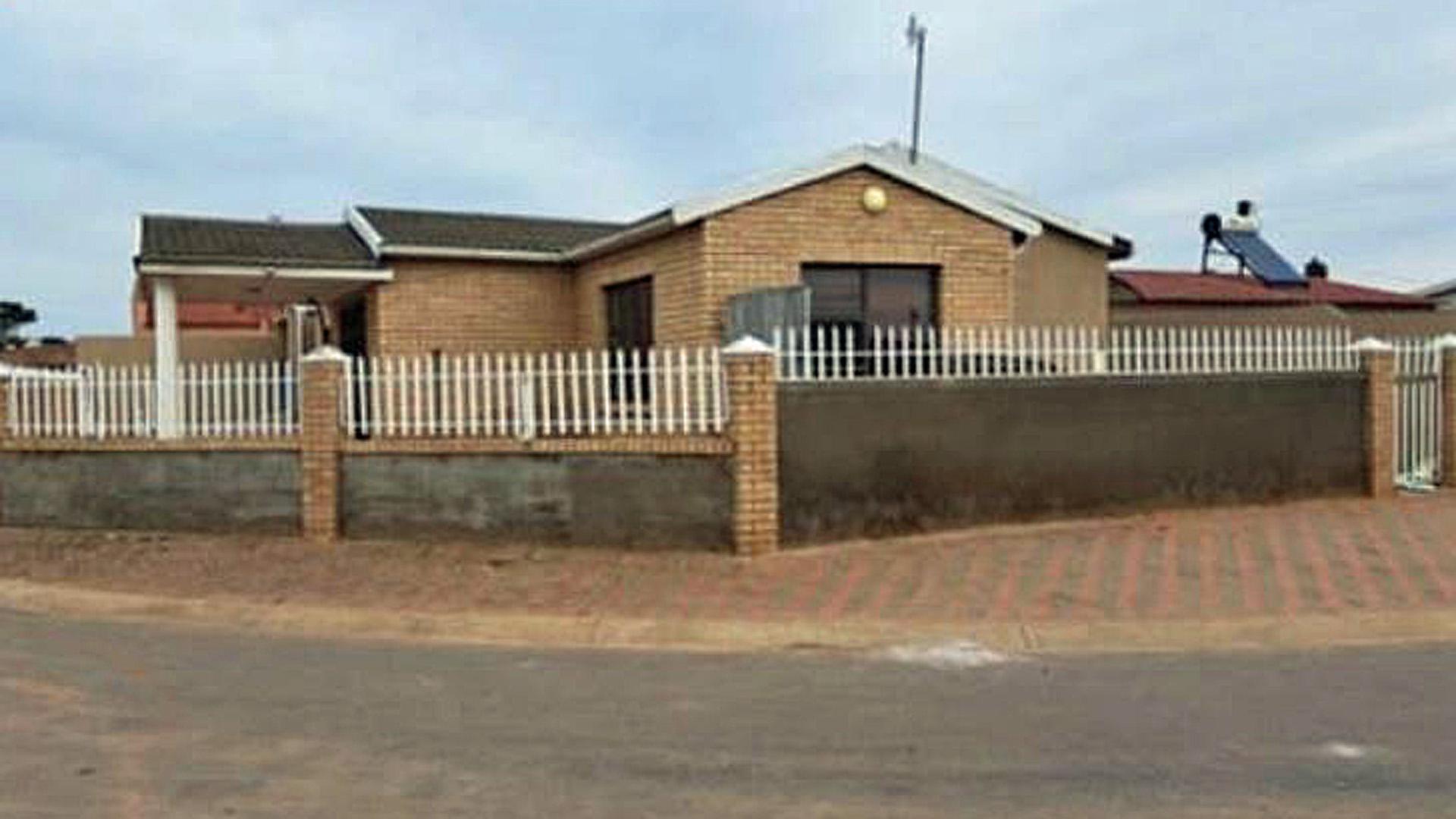 Front View of property in Ibhayi (Zwide)