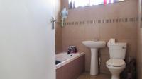 Bathroom 1 - 5 square meters of property in Linmeyer