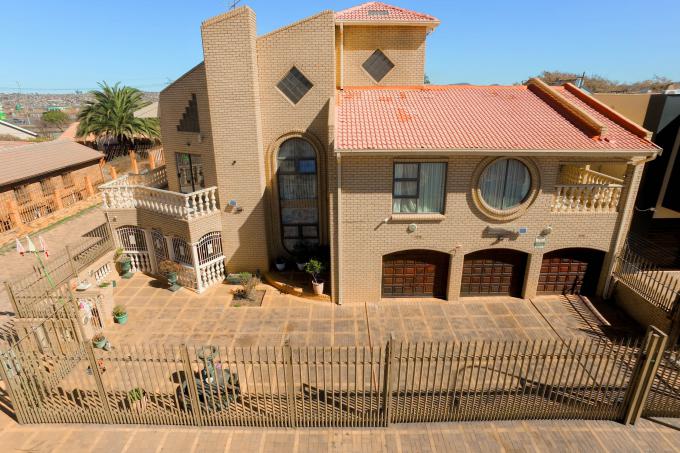 5 Bedroom House for Sale For Sale in Lenasia South - MR585698