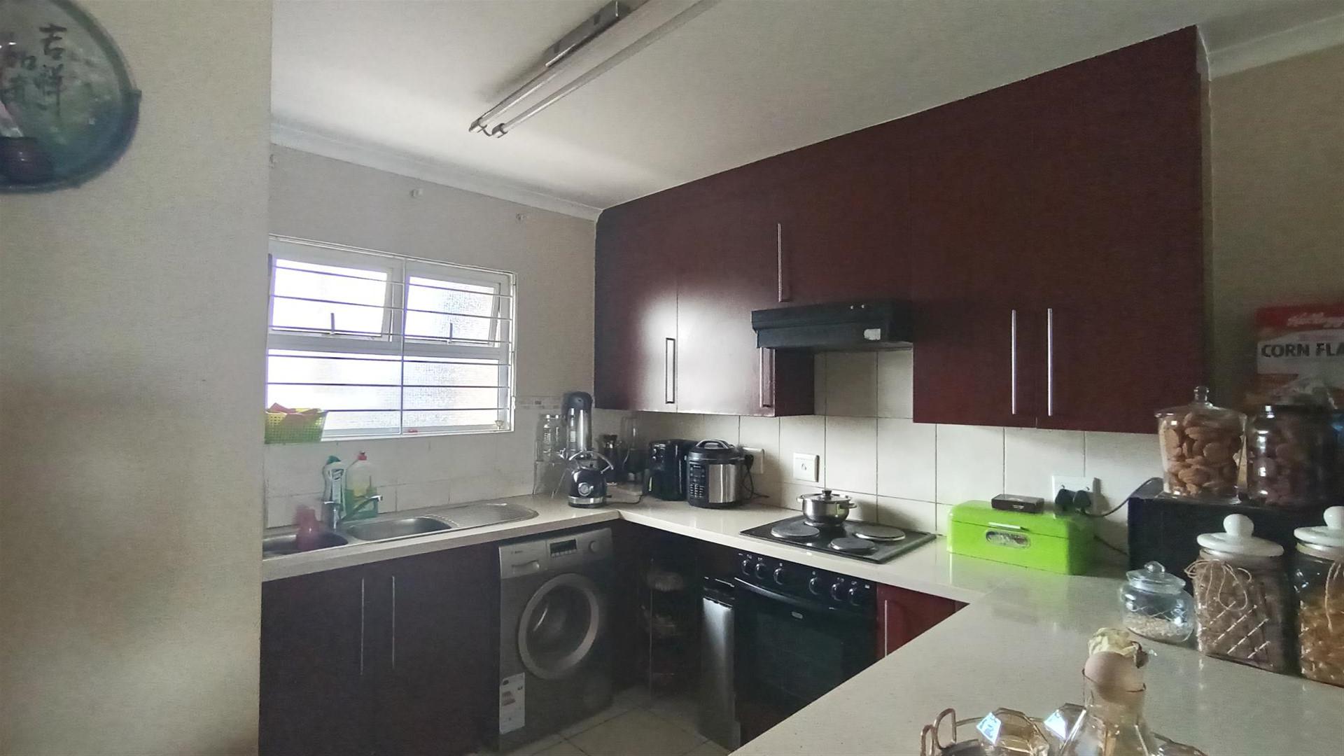 Kitchen - 10 square meters of property in Edenburg - Jhb