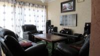 Lounges - 14 square meters of property in Bakerton
