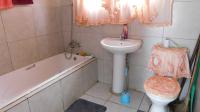 Bathroom 1 - 6 square meters of property in Lovu