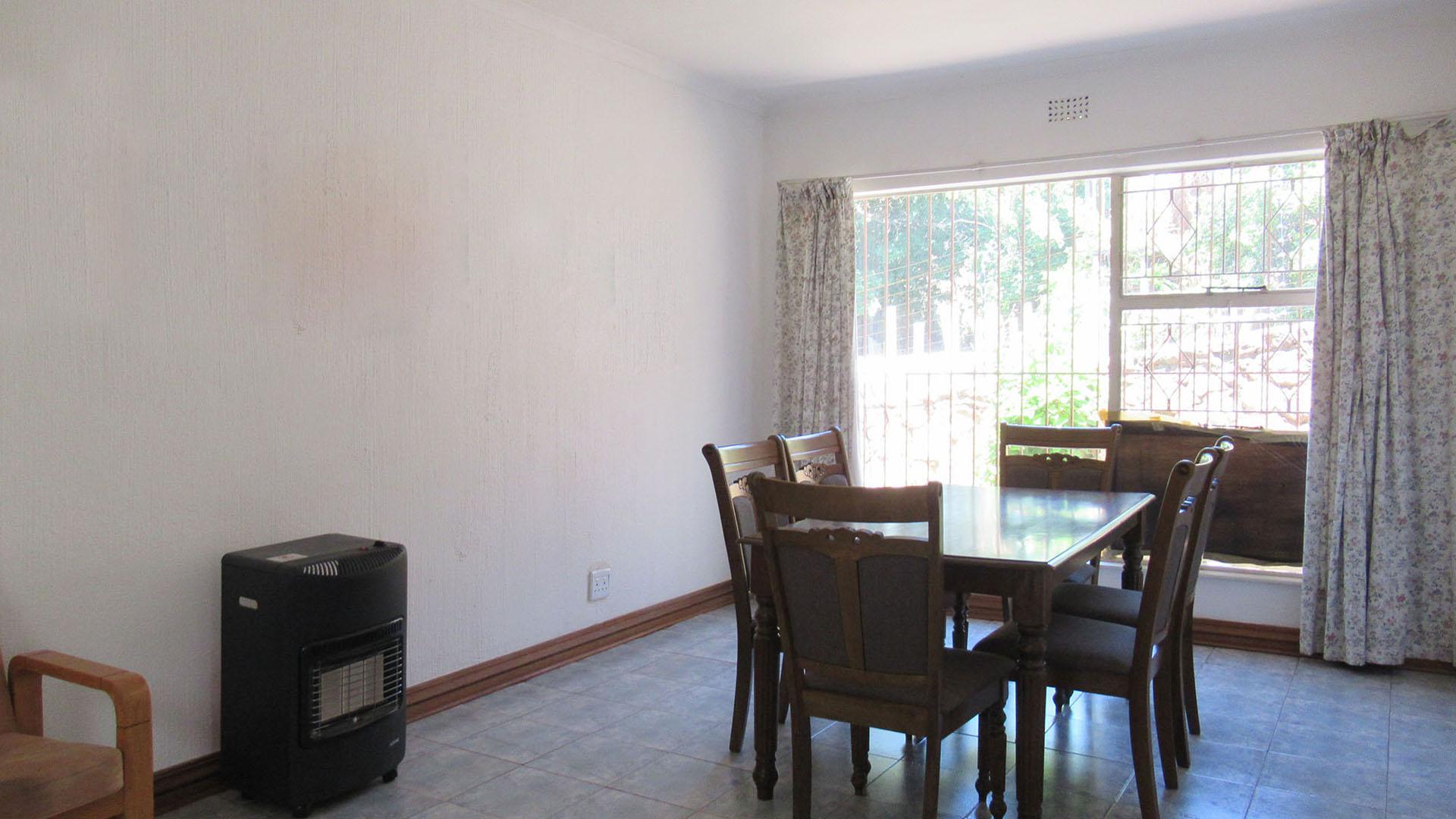 Dining Room - 8 square meters of property in Oakdene