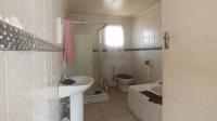 Bathroom 1 - 13 square meters of property in Mondeor