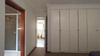 Main Bedroom - 17 square meters of property in Tijger Vallei