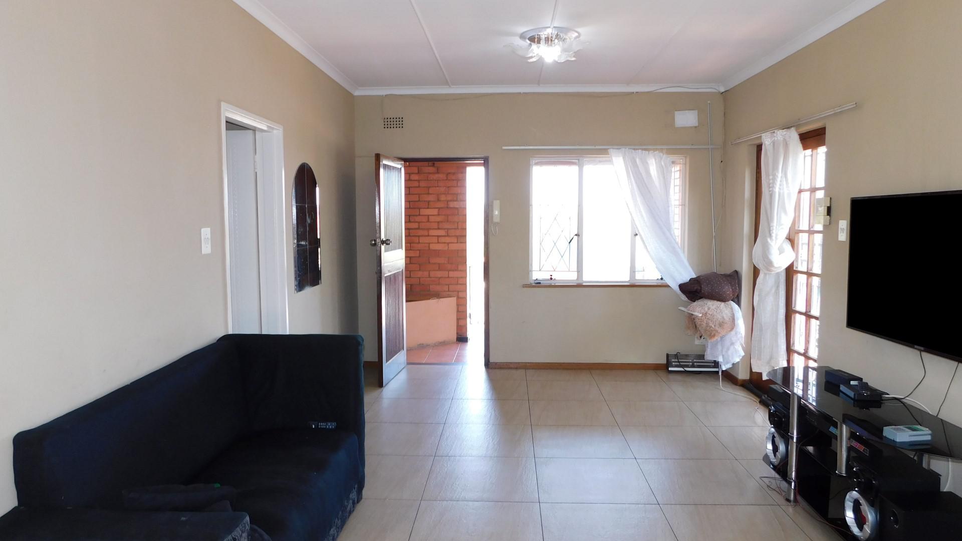 Lounges - 27 square meters of property in Pietermaritzburg (KZN)