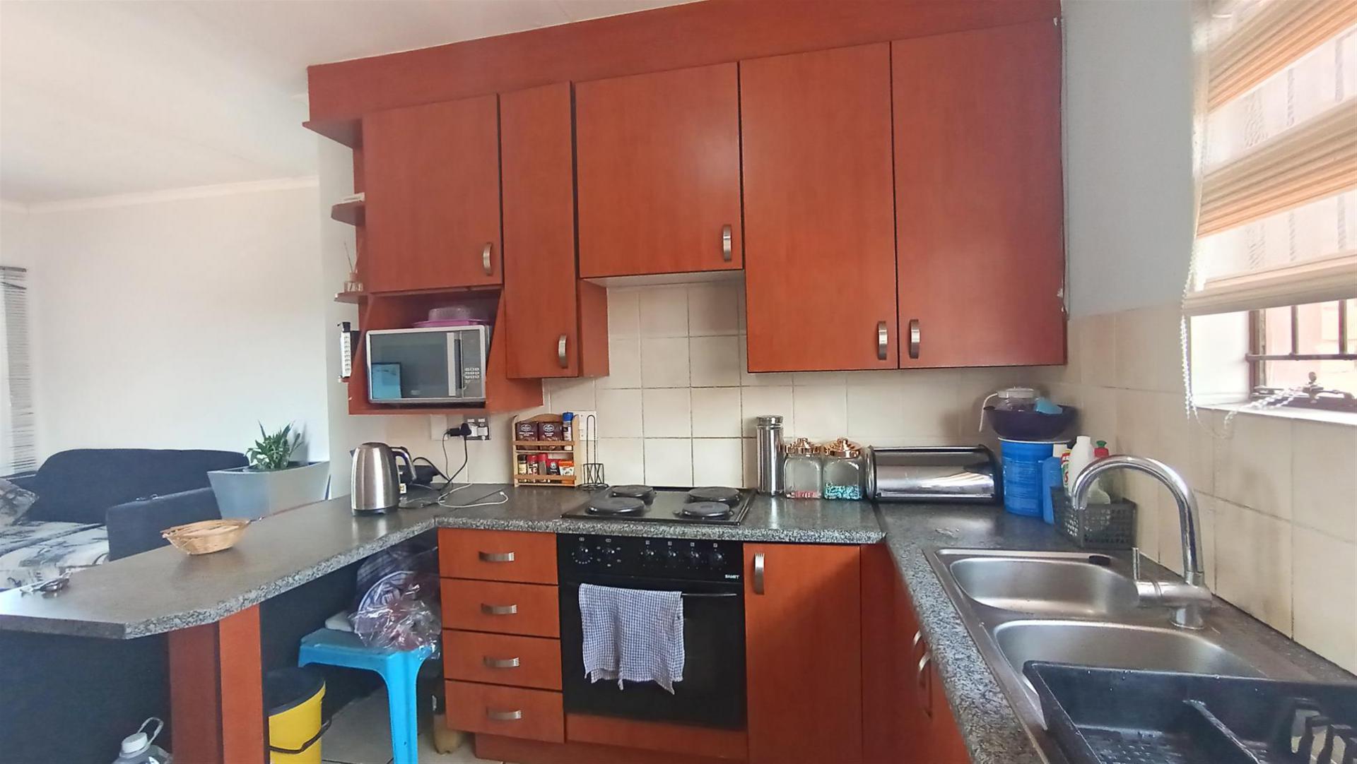 Kitchen - 10 square meters of property in Edleen