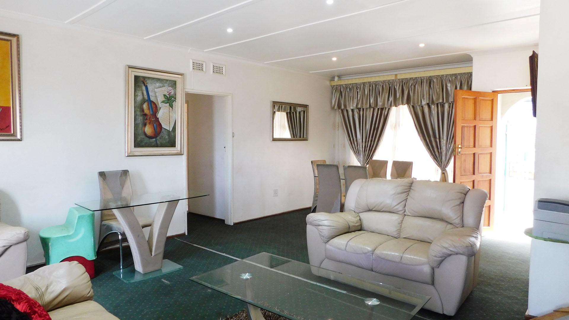 Lounges - 54 square meters of property in Malvern - DBN