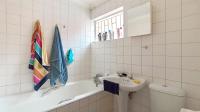 Main Bathroom - 5 square meters of property in Elarduspark