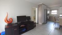 Lounges - 10 square meters of property in Maroeladal