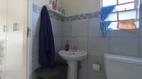 Main Bathroom - 5 square meters of property in Andeon