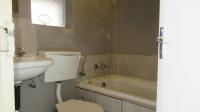 Bathroom 1 - 4 square meters of property in Fleurhof