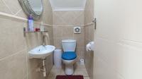 Guest Toilet - 3 square meters of property in Raslouw AH