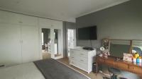 Main Bedroom - 25 square meters of property in Farrarmere