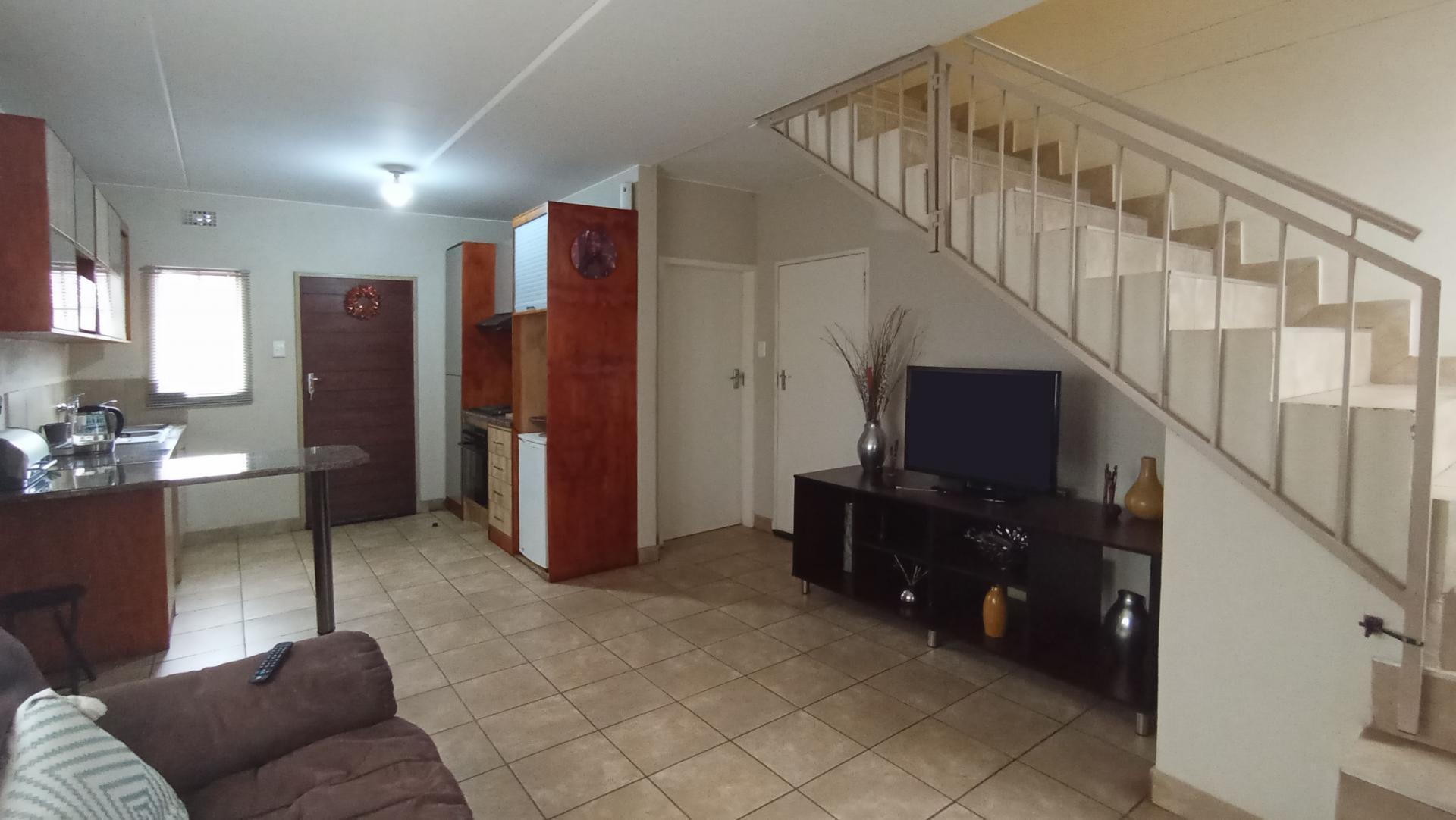 Lounges - 11 square meters of property in Watervalspruit (Midrand)