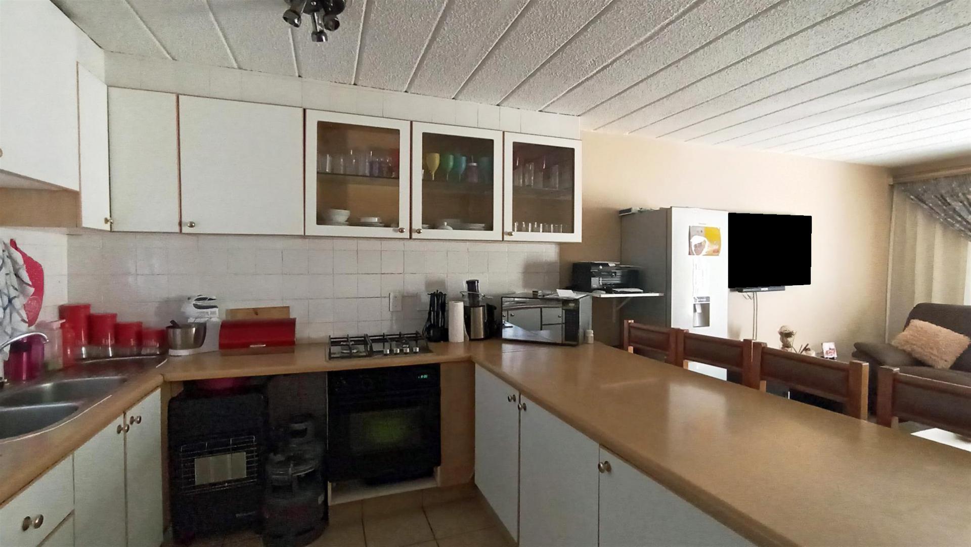 Kitchen - 7 square meters of property in Ravenswood