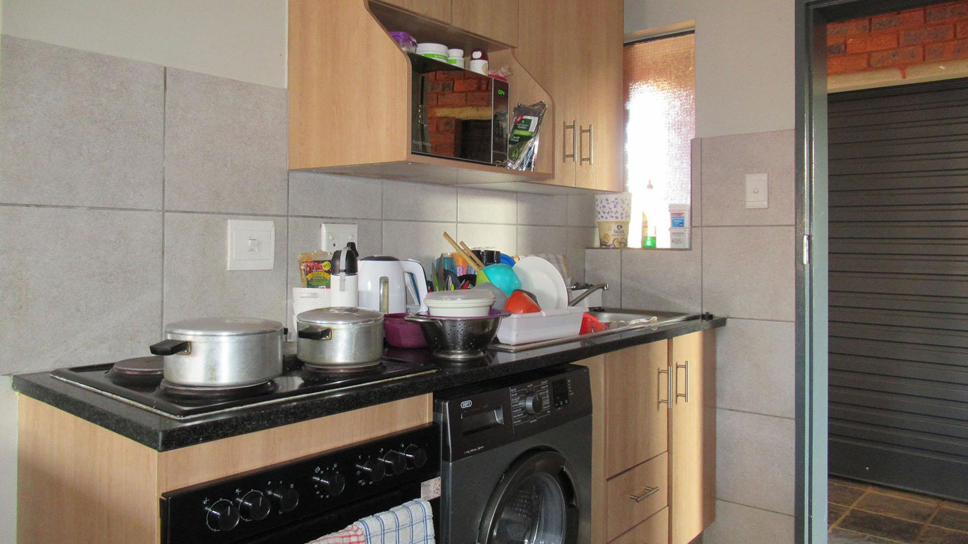 Kitchen - 7 square meters of property in Alveda
