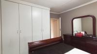 Main Bedroom - 21 square meters of property in Parkrand