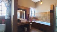 Bathroom 1 - 11 square meters of property in Patryshoek AH