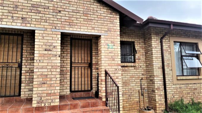 2 Bedroom Sectional Title for Sale For Sale in Bergbron - MR595905
