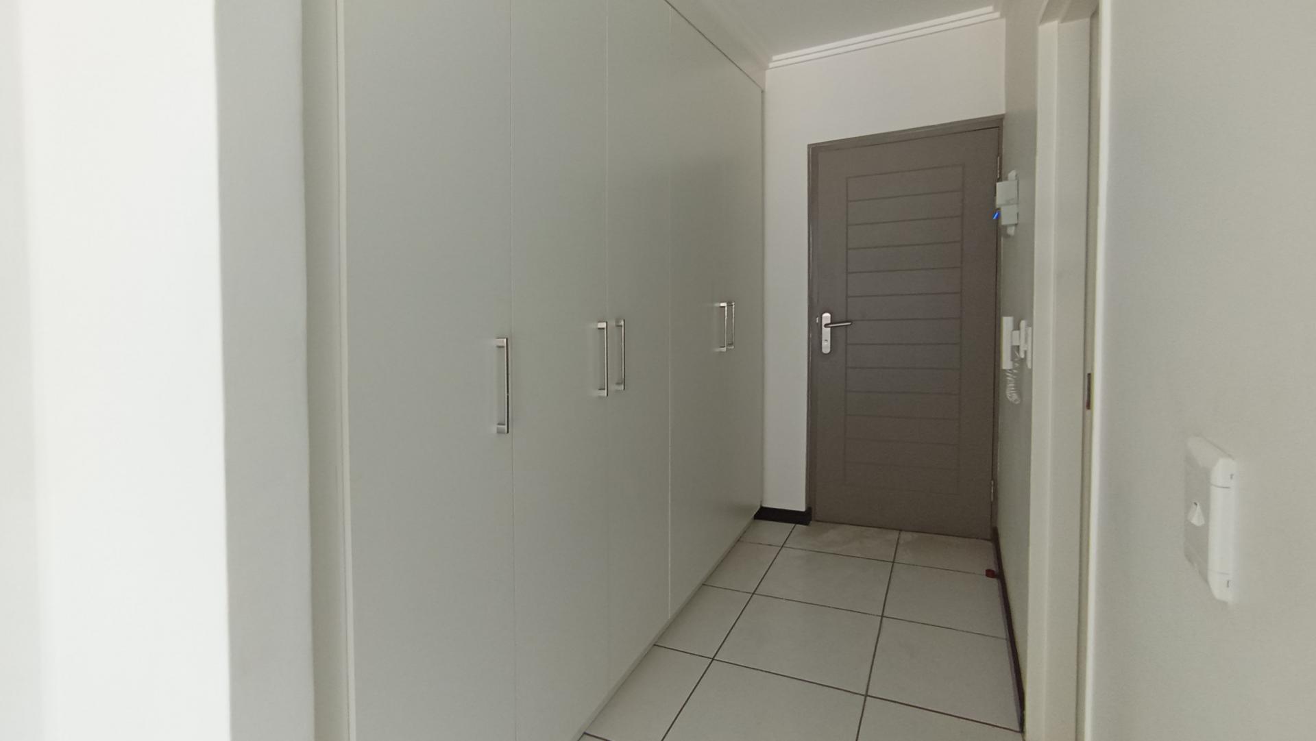 Spaces - 11 square meters of property in Sunninghill