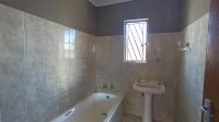 Bathroom 1 - 7 square meters of property in Villa Liza