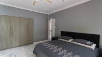 Main Bedroom - 24 square meters of property in Pinelands