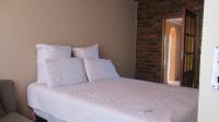 Bed Room 1 - 15 square meters of property in Naturena