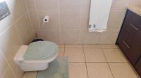 Main Bathroom - 9 square meters of property in Athlone Park