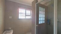 Main Bathroom - 16 square meters of property in Meredale